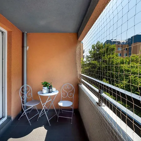 Apartamento Jasny Z 2 Balkonami Partynice By Renters