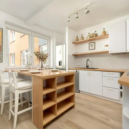 Jasny Z 2 Balkonami Partynice By Renters Apartamento