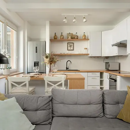 Jasny Z 2 Balkonami Partynice By Renters Wrocław