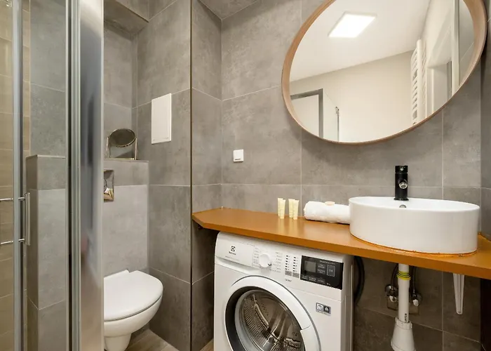 Apartament Jasny Z 2 Balkonami Partynice By Renters