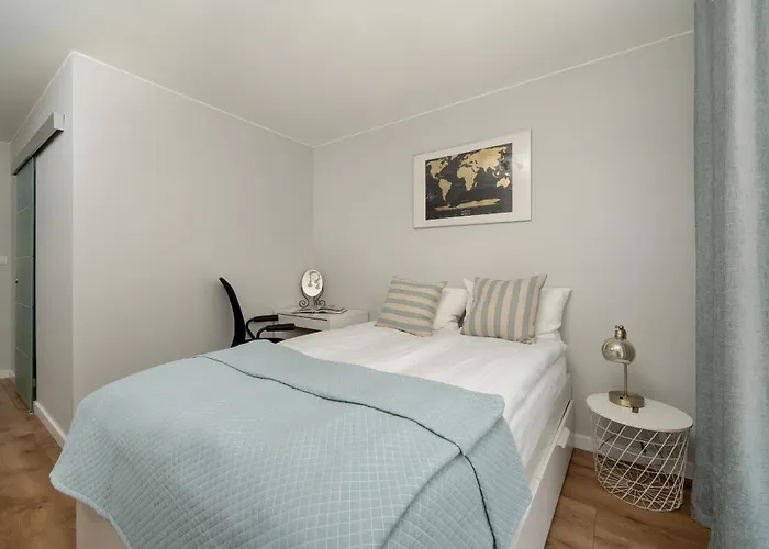 Apartament Jasny Z 2 Balkonami Partynice By Renters