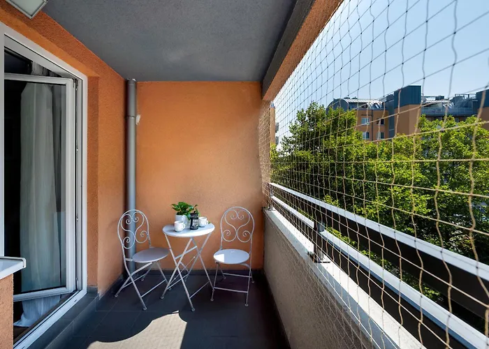 Apartament Jasny Z 2 Balkonami Partynice By Renters