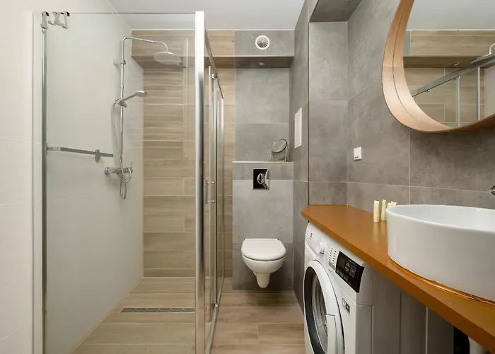 Apartament Jasny Z 2 Balkonami Partynice By Renters