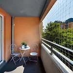Apartment Jasny Z 2 Balkonami Partynice By Renters