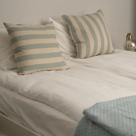 Jasny Z 2 Balkonami Partynice By Renters *