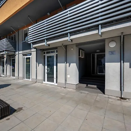 Jasny Z 2 Balkonami Partynice By Renters Appartamento