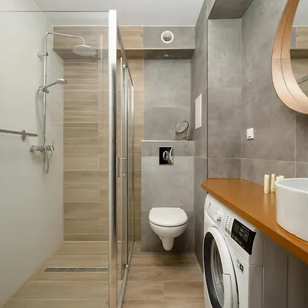 Appartamento Jasny Z 2 Balkonami Partynice By Renters