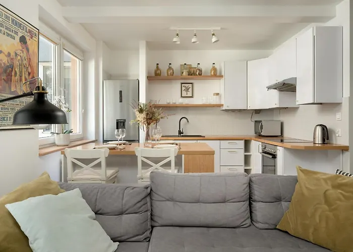 Jasny Z 2 Balkonami Partynice By Renters فروتسواف